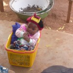 petite fille au marché