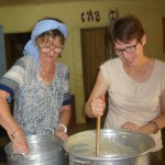 préparation des gâteaux pour l'inauguration de la maternité